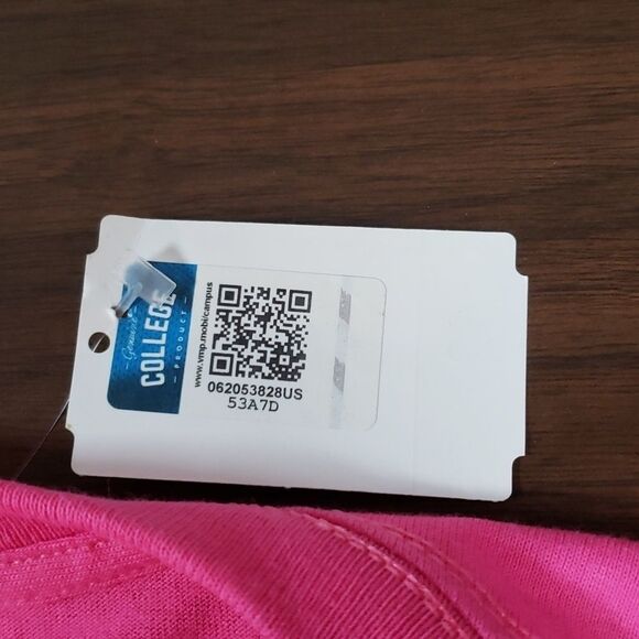 NEW University of Wisconsin Badgers T-Shirt Bucky Small Pink - Picture 5 of 6